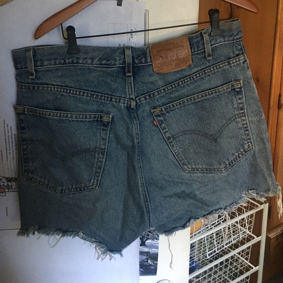 Vintage Levi’s 505 Cutoff Denim Shorts - Picture 2 of 3